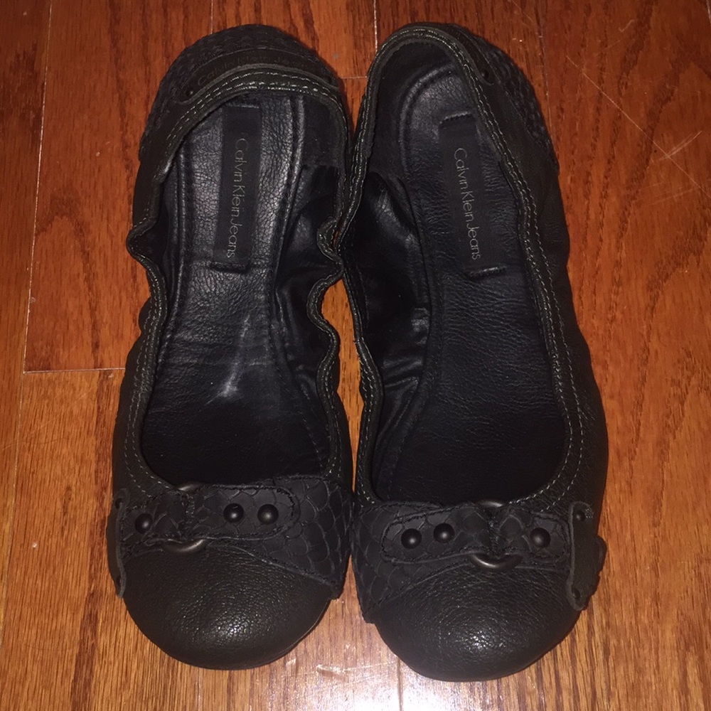 Black ballet flats